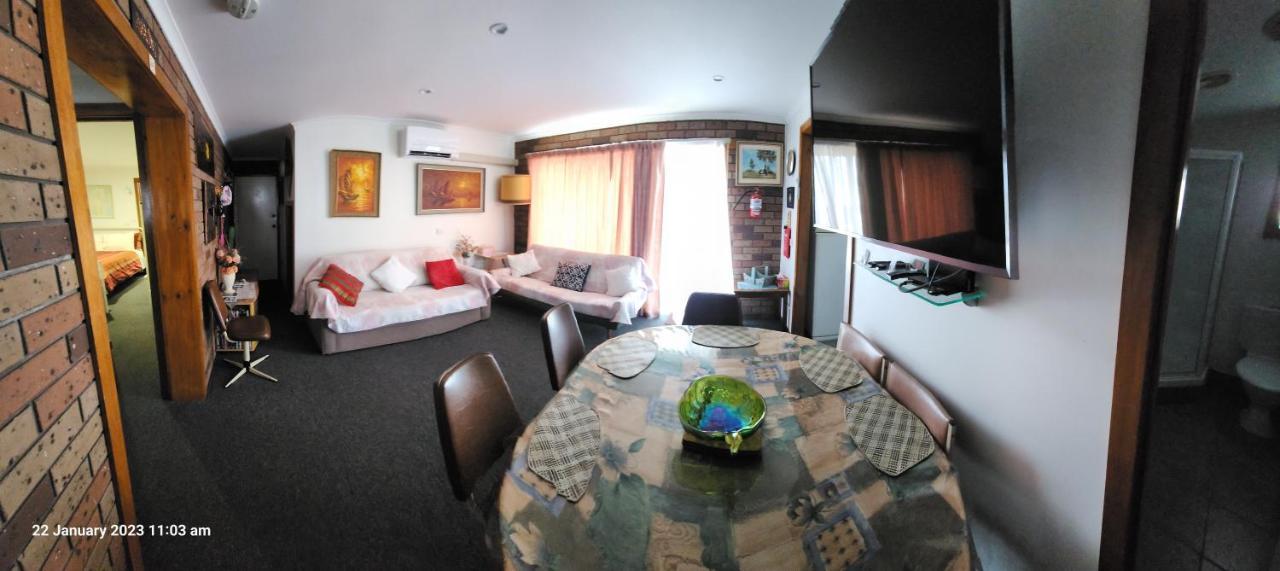 Traplins Accomodation เลคส์เอนทรานส์ ภายนอก รูปภาพ