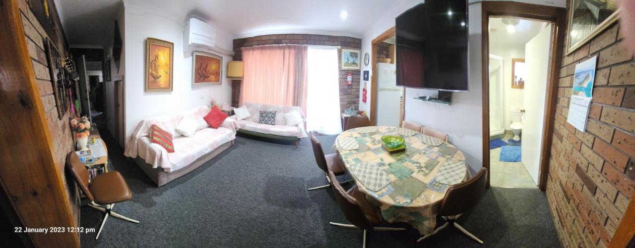 Traplins Accomodation เลคส์เอนทรานส์ ภายนอก รูปภาพ